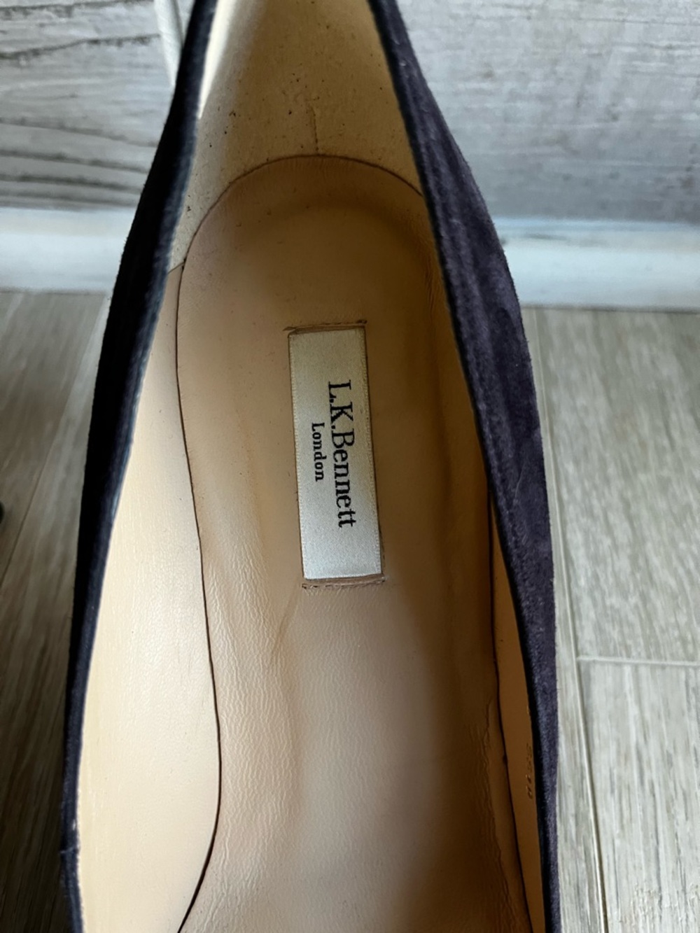 LK Bennett Women’s Dark Blue Suede Pointed-Toe Pumps 3 1/2” Heel Size 40 (US 10) - Picture 2 of 9